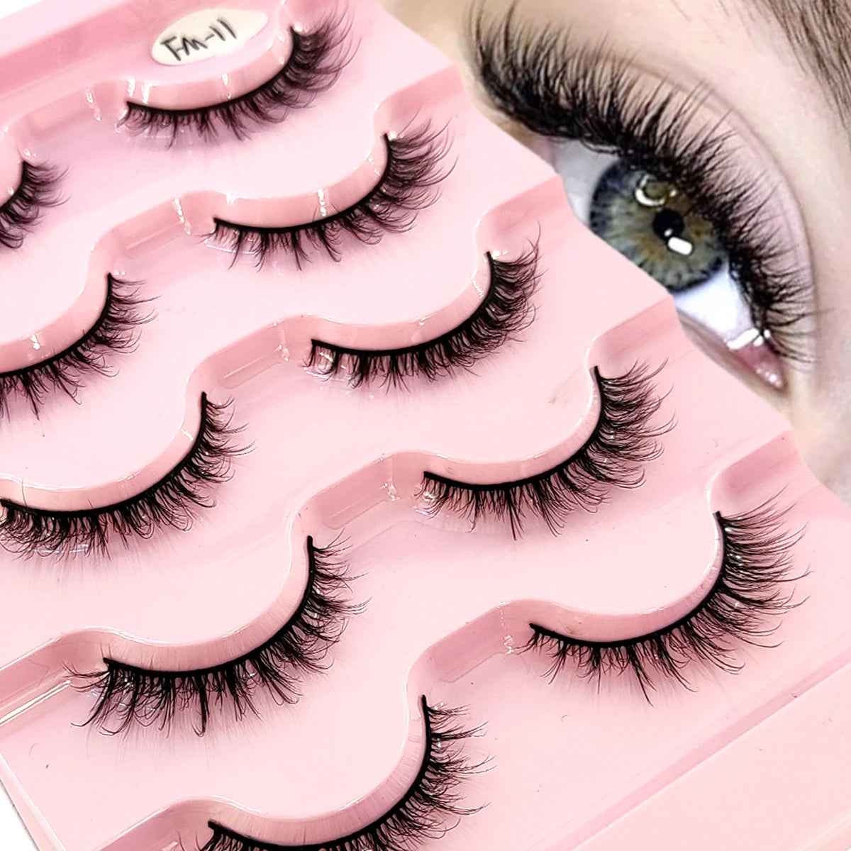 Wispy natural eyelash extension