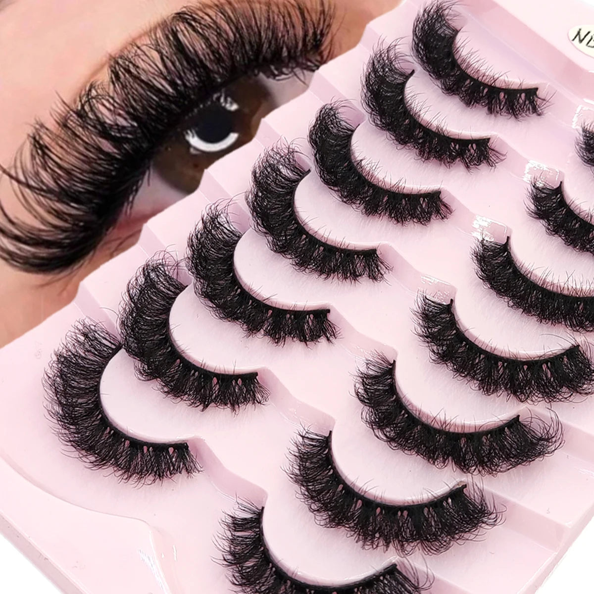 Wispy natural eyelash extension
